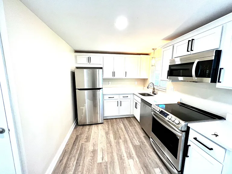 1235 Illinois Ave — Photo 29