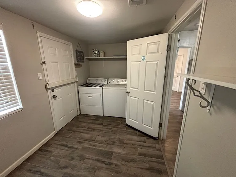 320 N Imperial Ave — Photo 8