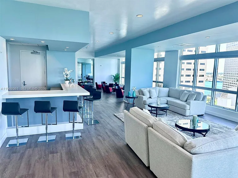 300 S Biscayne Blvd #L-410 — Photo 31