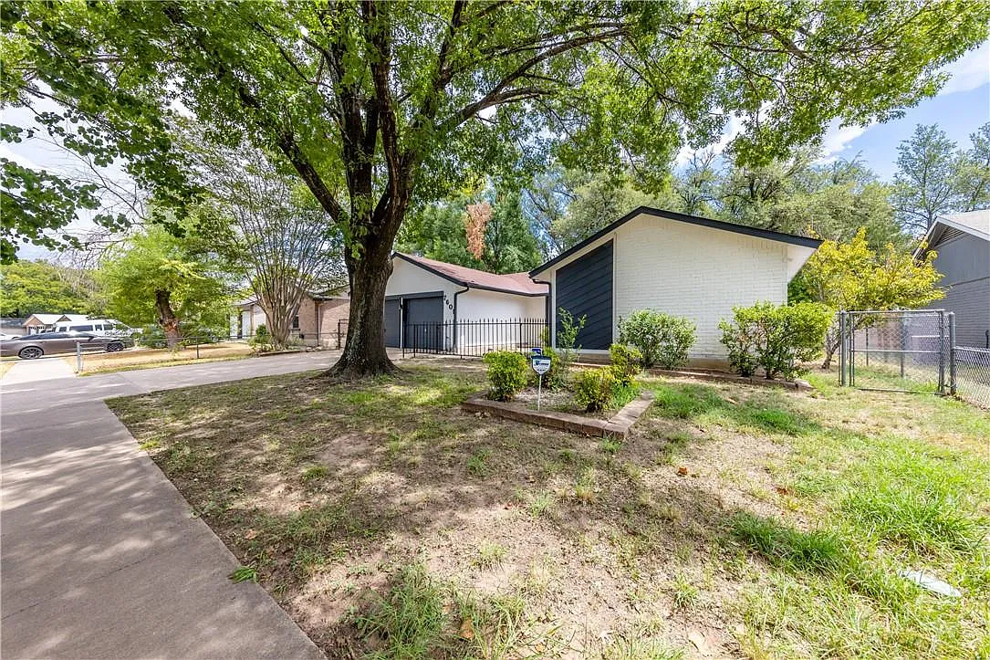 3 bed, 2.0 bath, 1582 sqft, $2,600 — Photo 4