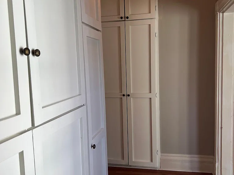 lots of closet/cabinet space