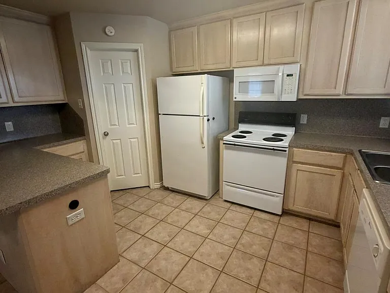 1437 Western Oaks Ct — Photo 2