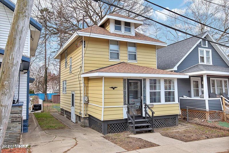 2nd image of 1864 Ferndale Avenue