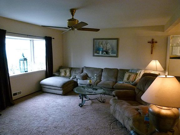 4th image of 47 Stratford Dr
