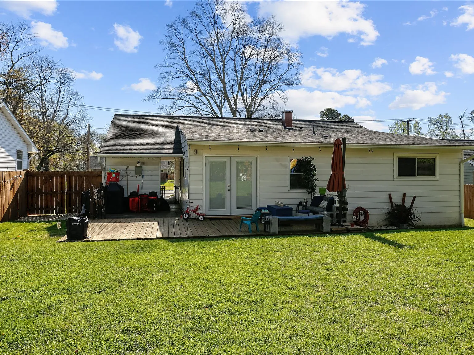 3 bed, 1326 sqft, $3,200 — Photo 2