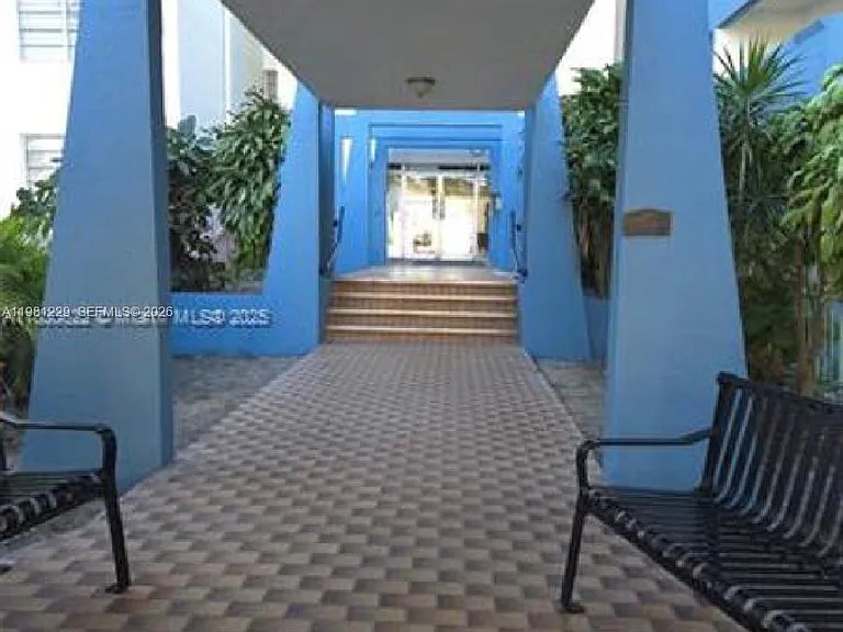 5050 NW 7th St #511 — Photo 3