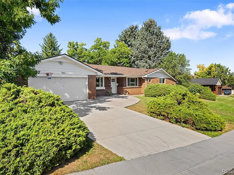 2311 S Jasmine Pl — Photo 3