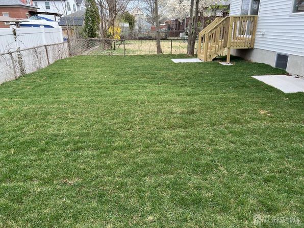 21 Catherine St, Carteret, NJ 07008