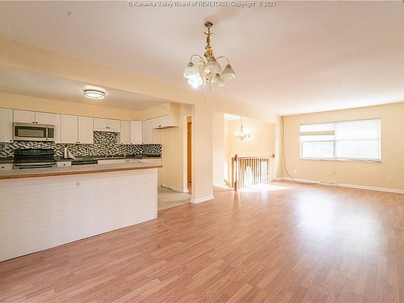3rd image of 1329 Wilkie Dr