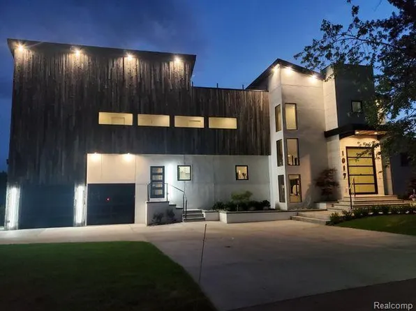 1017 Otter Ave, Waterford, MI 48328