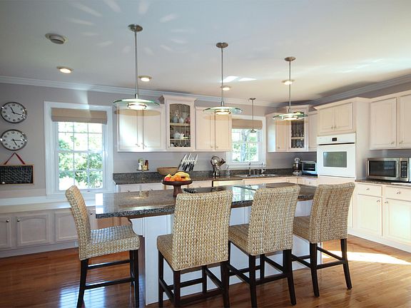 5th image of 121 Seabury Dr