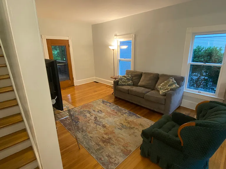 520 King George Ave SW — Photo 10
