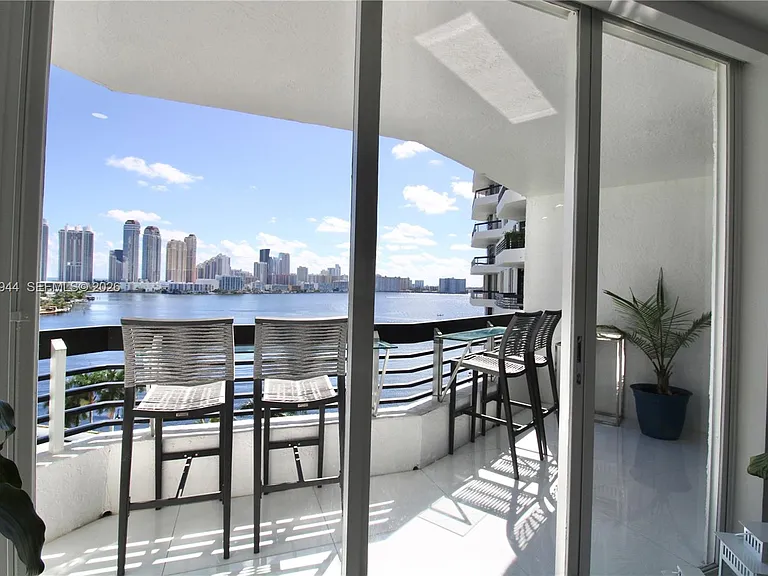 3600 Mystic Pointe Dr #1115 — Photo 26