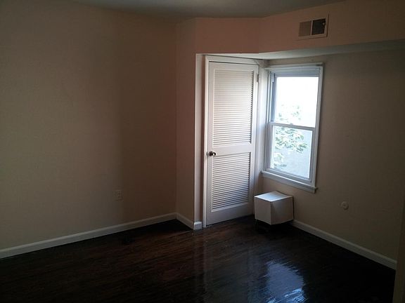 3rd image of 1244 Lombard St APT 3R