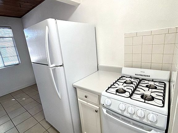 5th image of 1024 Alvarado Dr SE #10