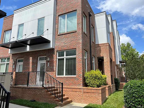 244 William Drummond Way Photo 1