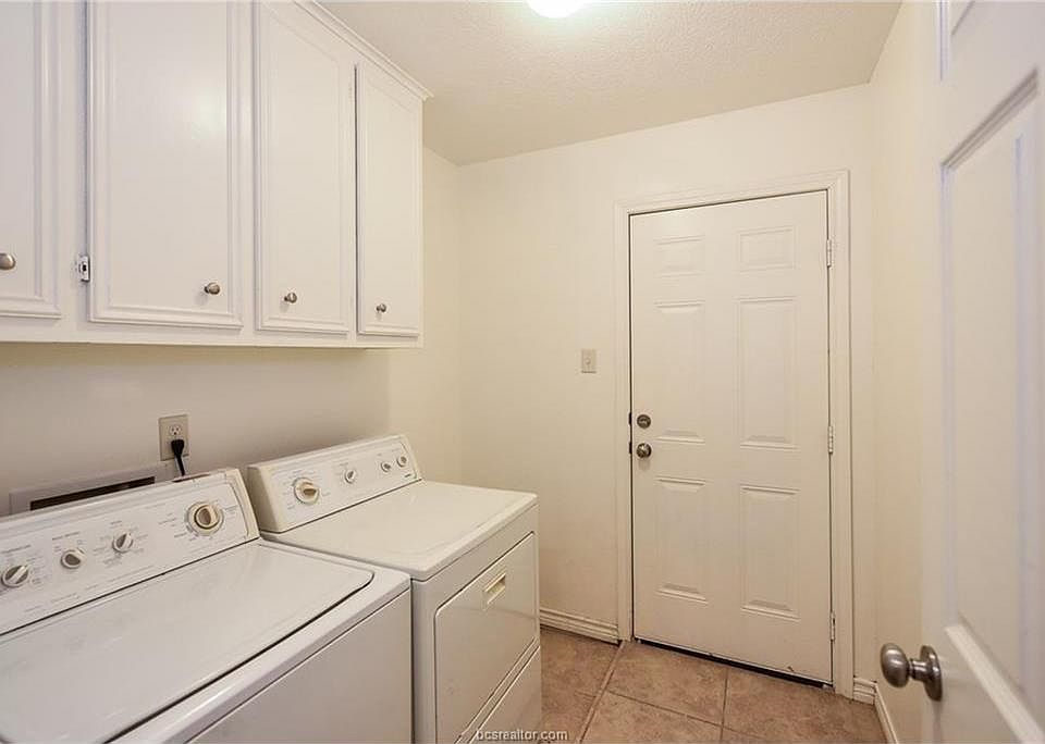 1st image of 2611 Sandelwood Ct