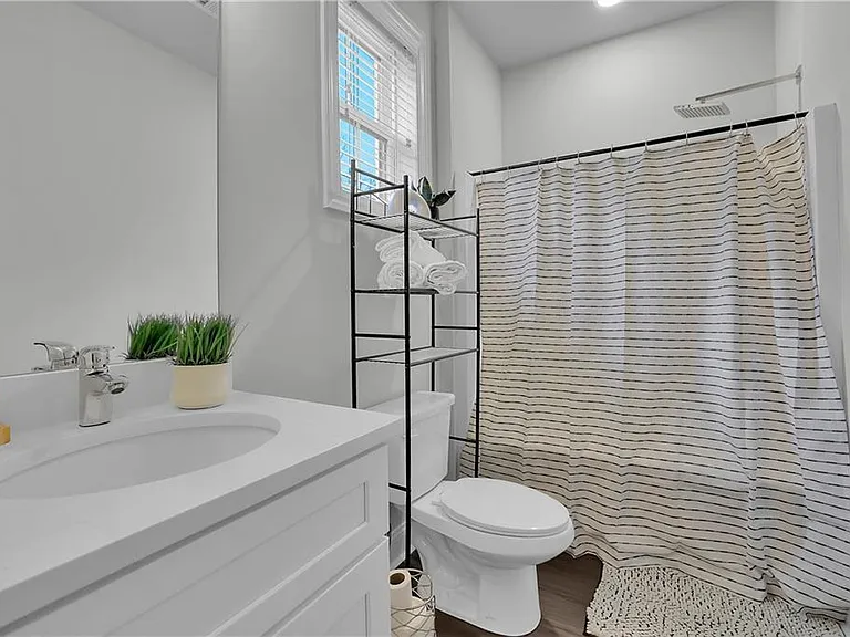 8026 Linfield Way — Photo 6