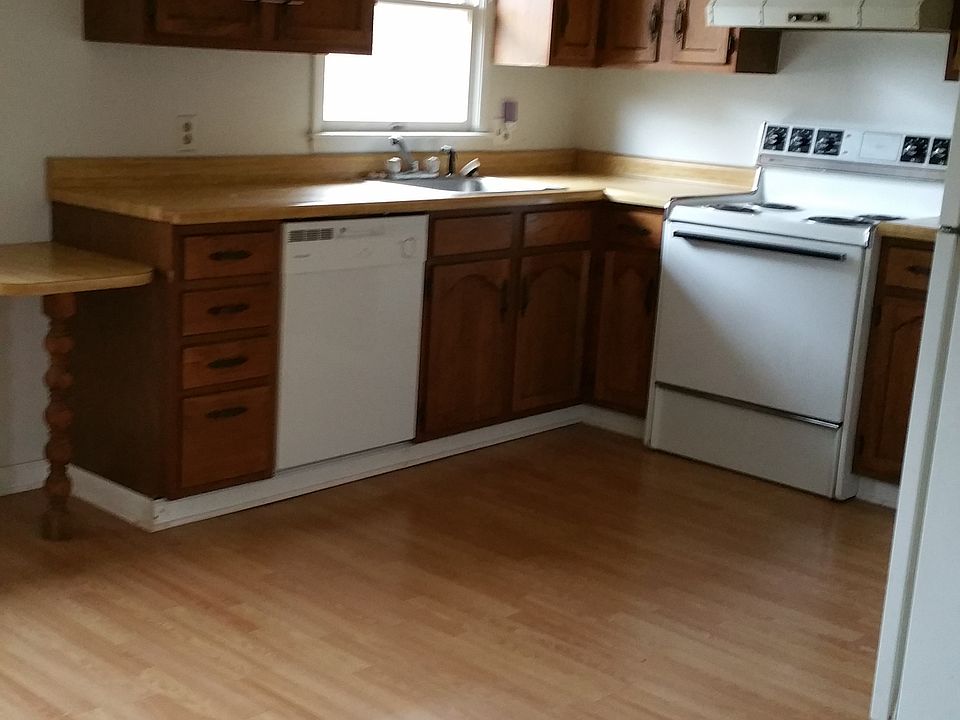 kitchen w/ dishwasher
