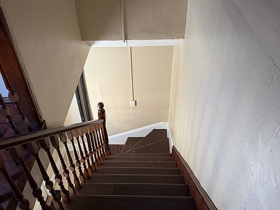 2nd image of 18 5th Ave Floor 2