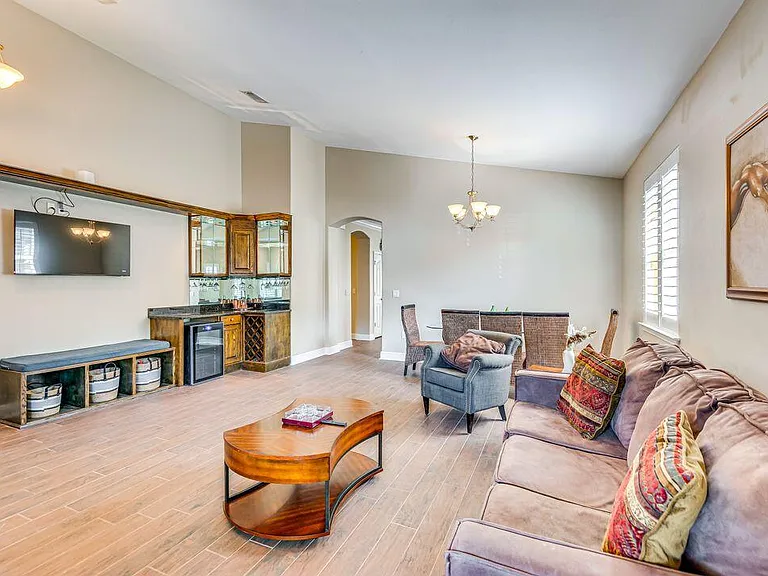 895 Solimar Way — Photo 3