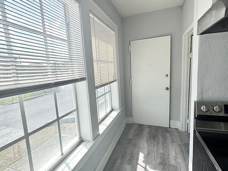 704 Cordova Dr #1 — Photo 4