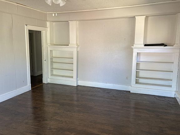 Living room at front of house with plenty of room for the whole family to gather