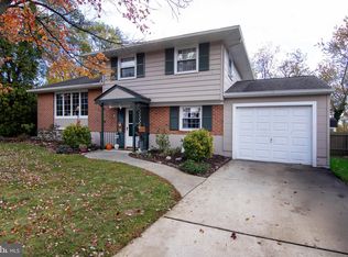 1042 Prospect Ln, Somerdale, NJ 08083