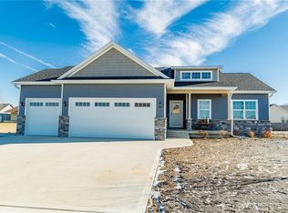 809 N 10th Ave, Winterset, IA 50273