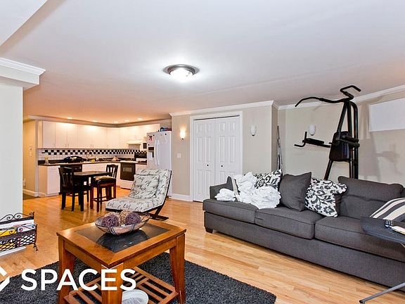 2nd image of 2619 W Greenleaf Ave #Gdn