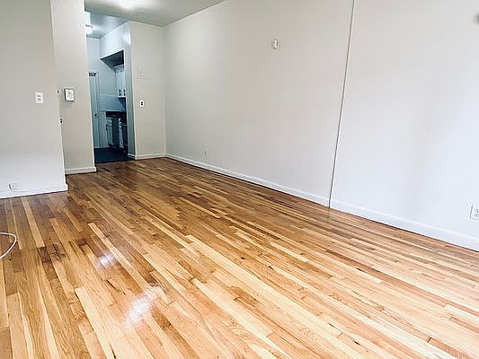 3rd image of 306 W 47th St APT 4B