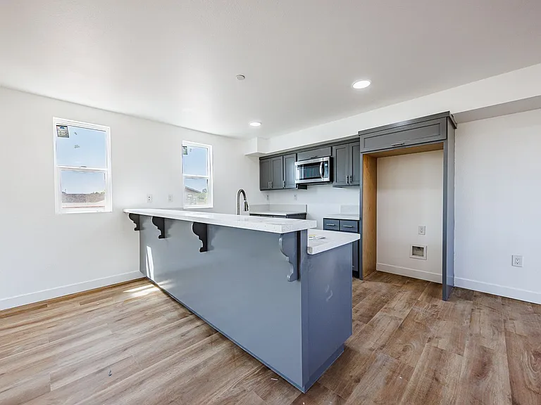 Huge 2, 3 & 4 Bed 2026 Townhomes — Photo 99