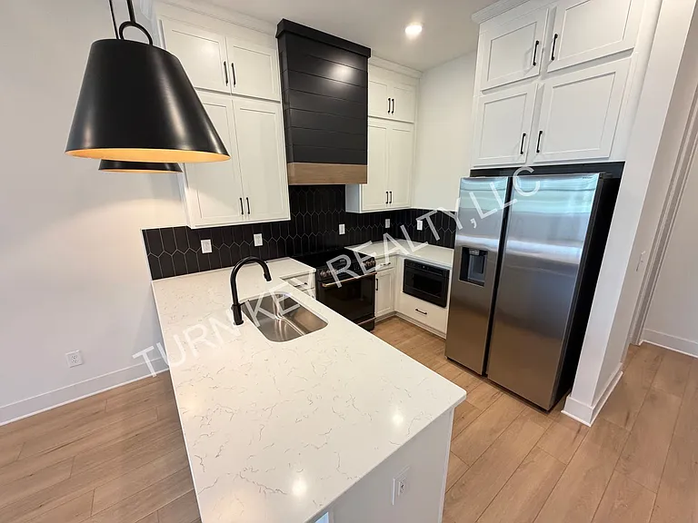 1194 Windsor Sq — Photo 8