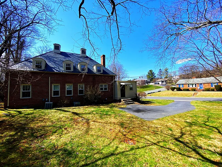 903 Belmore Ave — Photo 3