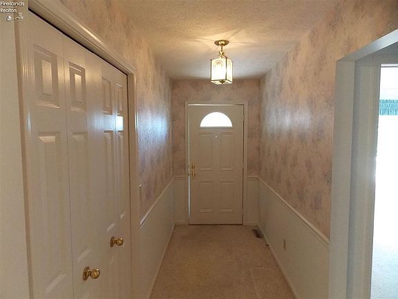 2nd image of 142 Briarwood Cir