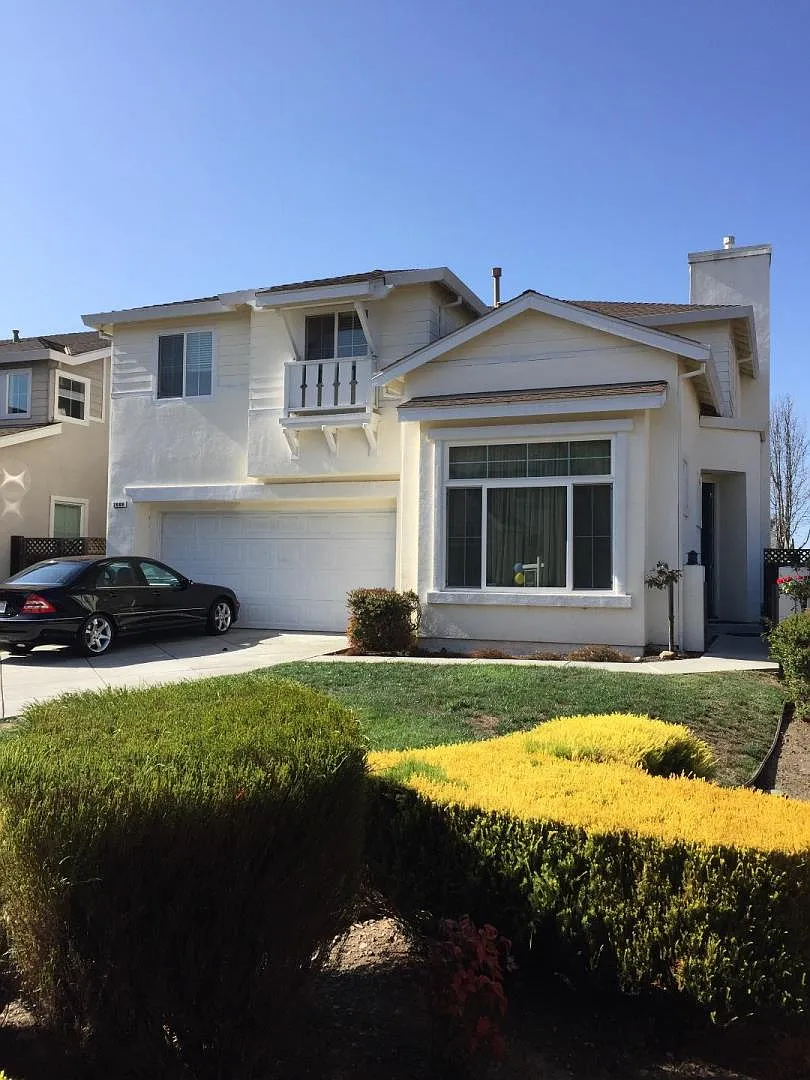 2089 McKenzie Pl photo 1