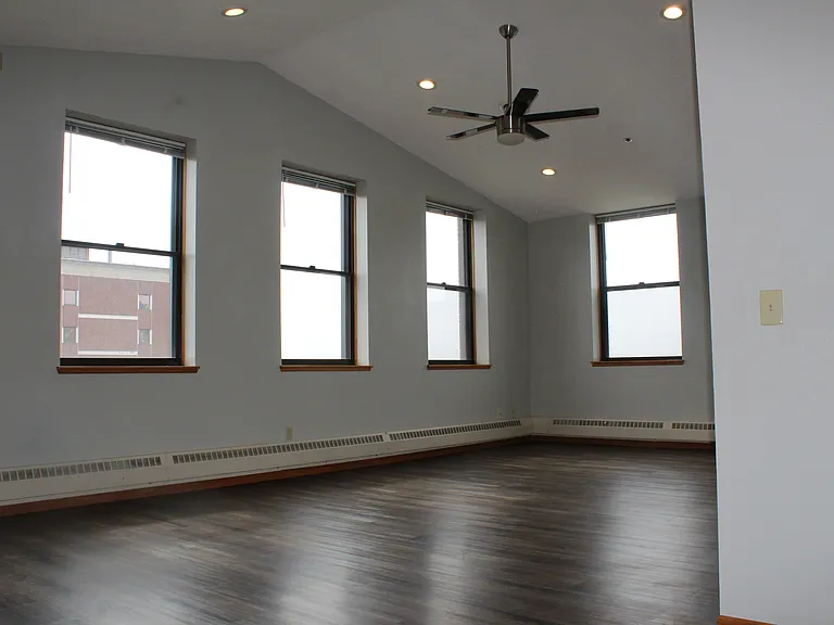 Jefferson Square Apartments — Photo 8
