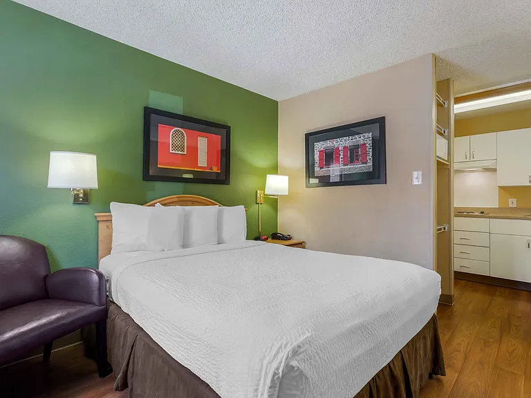 Studio Suite - 1 Queen Bed