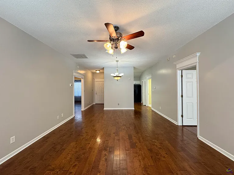 207 S Houston Springs Blvd — Photo 2