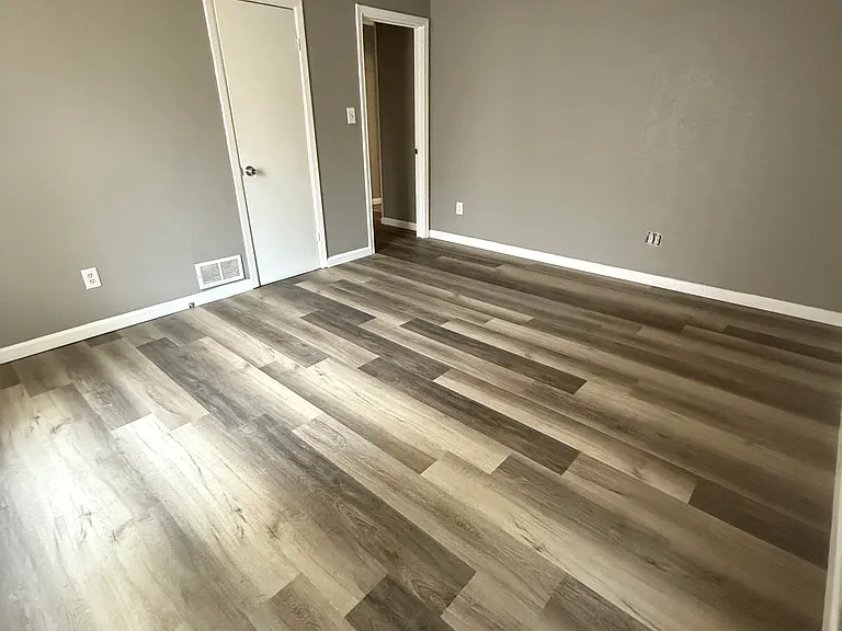 2028 Glenda Ave — Photo 9