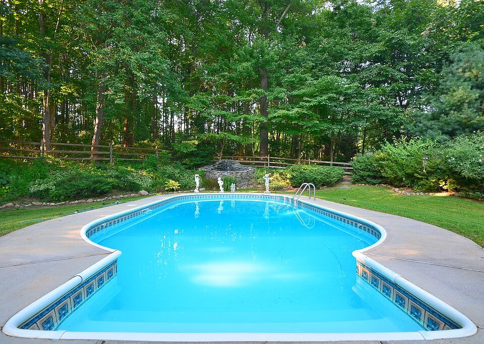 2nd image of 1702 Paddock Ct