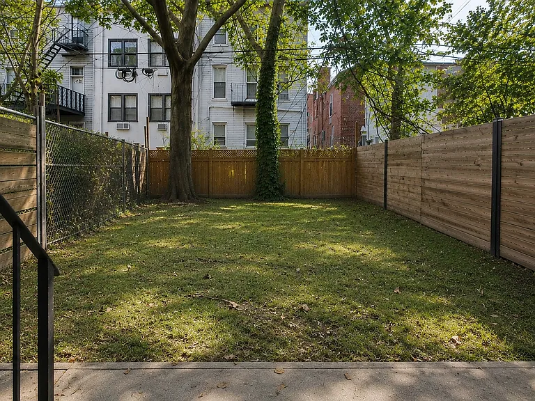 1062 Halsey St #GF — Photo 3
