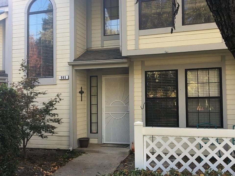 1st image of 985 E Foxhill Dr
