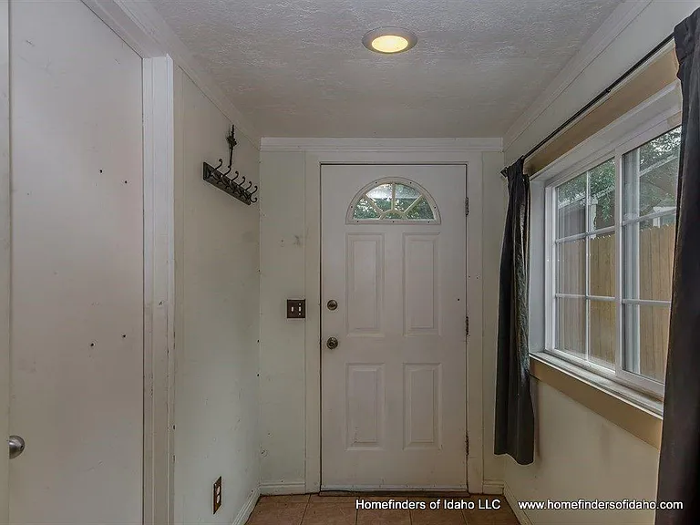 881 N 28th St — Photo 6