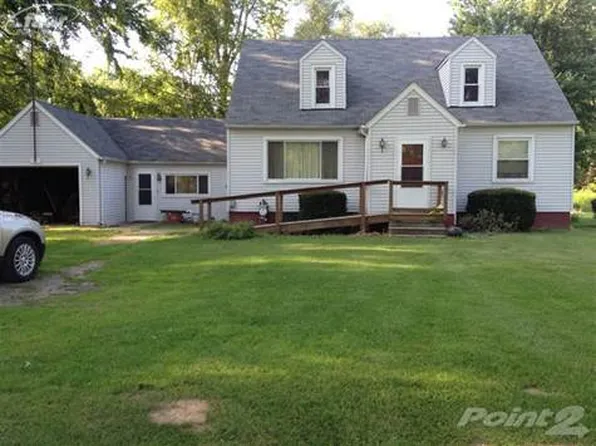 1740 W Curtis Rd, Saginaw, MI 48601