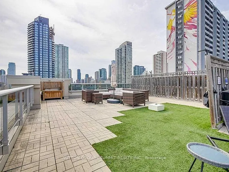 225 Wellesley St E #805 — Photo 7