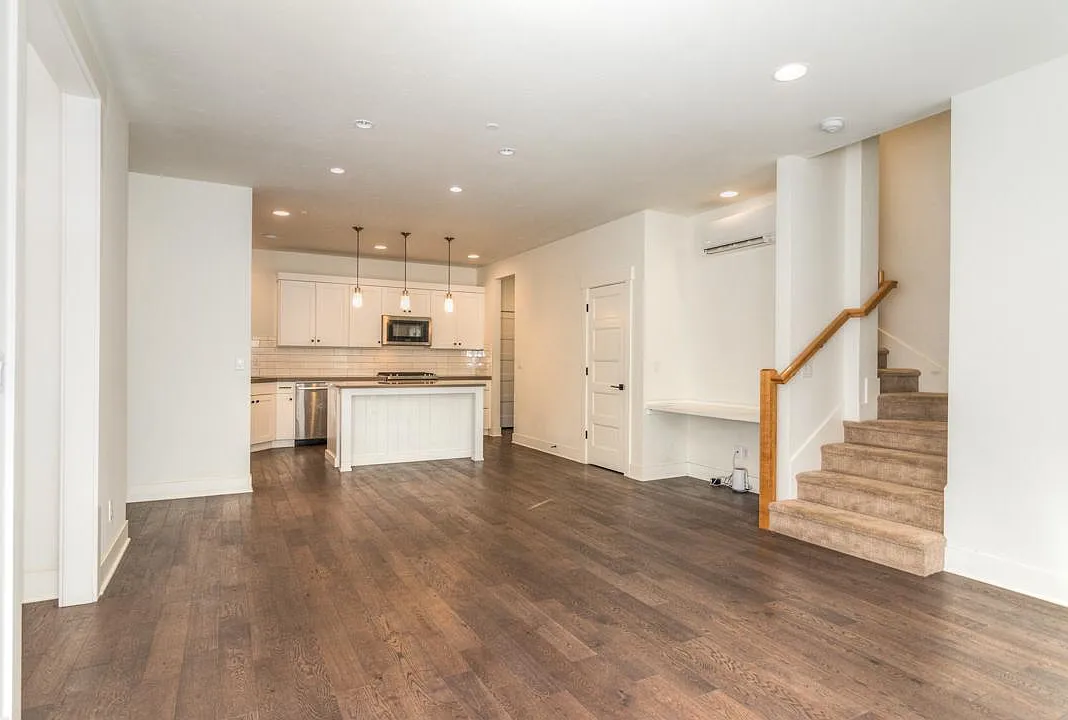2 bed, 2.5 bath, 1237 sqft, $3,095 — Photo 2