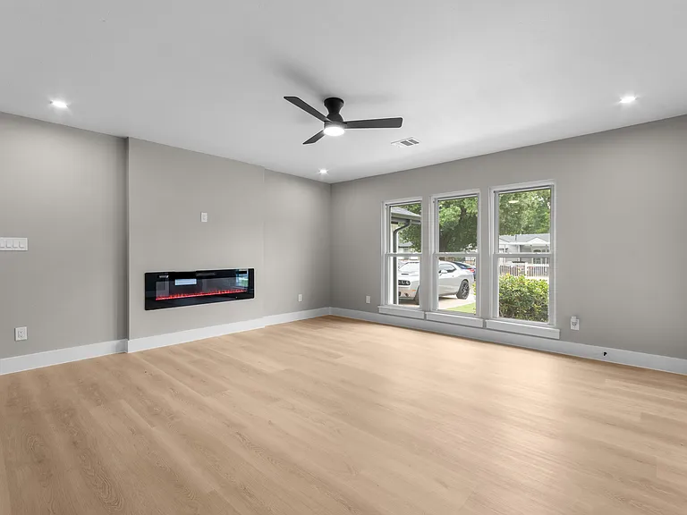 2649 Easter Ave — Photo 3