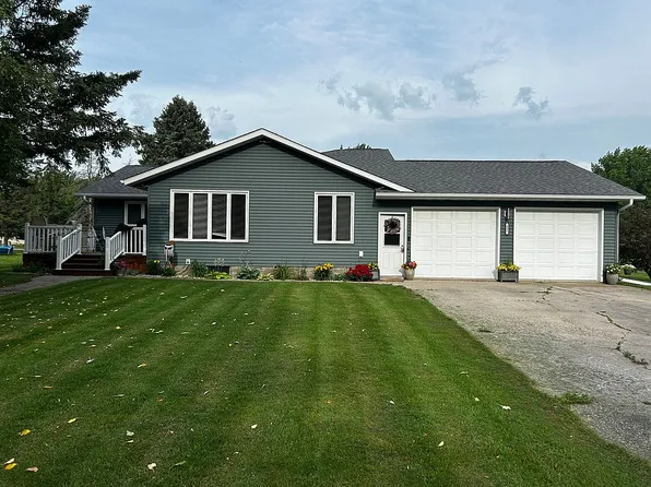 407 Toupin St, Oklee, MN 56742