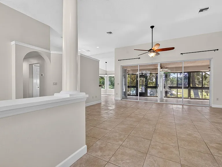 118 W Magnolia Ave — Photo 5